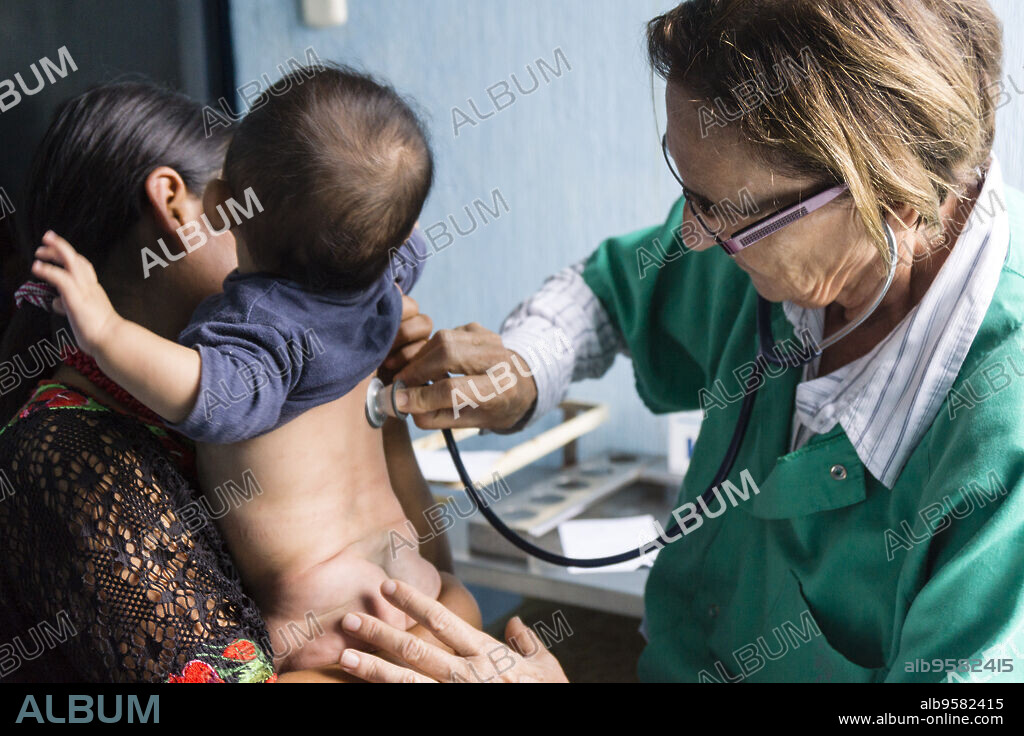 consulta de pediatria, centro de salud, Lancetillo ( La Parroquia), municipio de Uspantán, Quiche , sierra de Chamá, Guatemala, Central America.