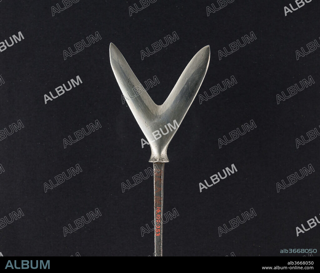Arrowhead (Yanone). Culture: Japanese. Dimensions: L. 7 1/2 in. (19.1 cm); L. of head 2 3/8 in. (6 cm); W. 2 in. (5.1 cm); Wt. 1.1 oz. (31.2 g). Date: 13th-18th century.