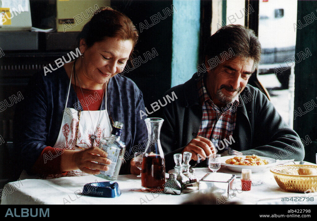 RITA CORTESE en HERENCIA, 2001, dirigida por PAULA HERNANDEZ. Copyright ROJO FILMS/AZPEITIA CINE.