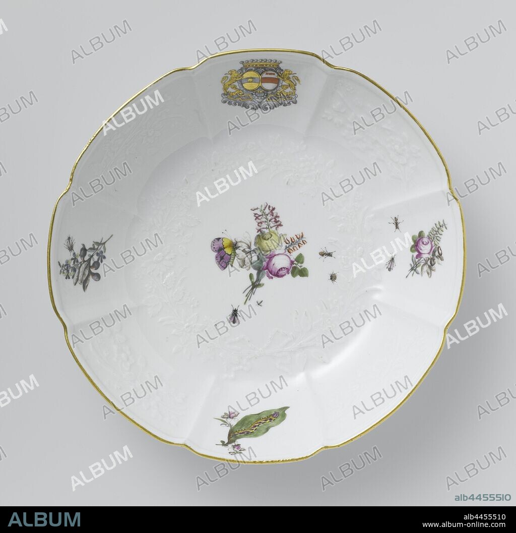 Plate with the alliance arms of Jean Paris de Montmartel and Marie Armande de Béthune, Plate with the alliance coat of arms of Jean Paris de Montmartel and Marie Armande de Béthune, Plate, multicolored painted with flower sprays and bouquets and the coat of arms of Jean Paris de Montmartel (1690-1766) and Marie-Armande de Béthune (1709-?), Plate of painted porcelain. The plate has a scalloped edge and is embossed with the Gotzkomsky decor. The painting consists of flower sprays and bouquets and on the edge the coat of arms of Jean Paris, Seigneur de Montmartel de Champigny, Comte de Sampigny (1690-1766) and Marie-Armande de Bé thune (1709-?). The scale is marked., Meissener Porzellan Manufaktur, Meissen, c. 1746, porcelain (material), h 7.0 cm × d 28.4 cm.