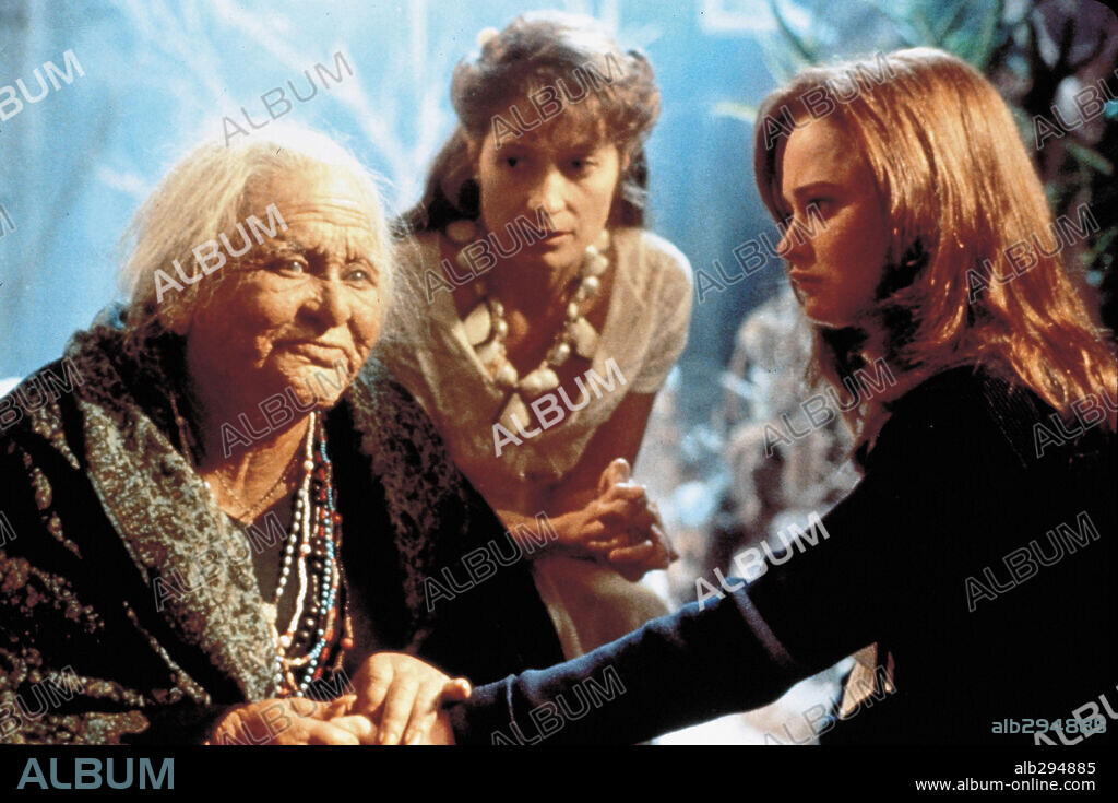 ASSUMPTA SERNA and ROBIN TUNNEY in THE CRAFT, 1996, directed by ANDREW FLEMING. Copyright COLUMBIA PICTURES.