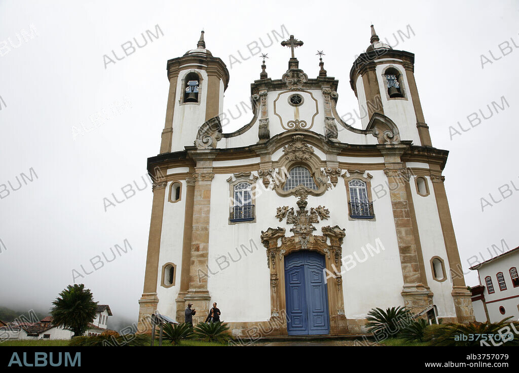 Igreja de Nossa Senhora do Carmo (Our Lady of Mount Carmel) church, Ouro Preto, UNESCO World Heritage Site, Minas Gerais, Brazil, South America.