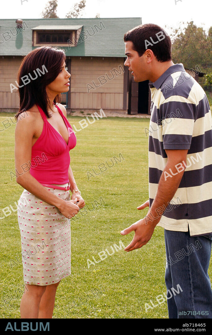 EVA LONGORA und JESSE METCALFE. EVA LONGORIA und JESSE METCALFE in DESPERATE HOUSEWIVES, 2004. Copyright TOUCHSTONE TELEVISION / TOM, RON.