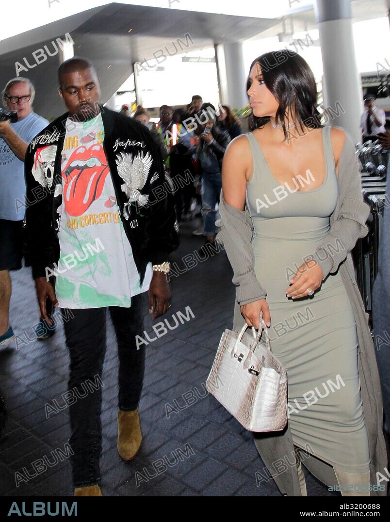 KIM KARDASHIAN WEST y KANYE WEST. June 12, 2016 - La, CA, United States - Kim Kardashian and Kanye West walk through LAX on June 12 2016 in LA. 12/06/2016