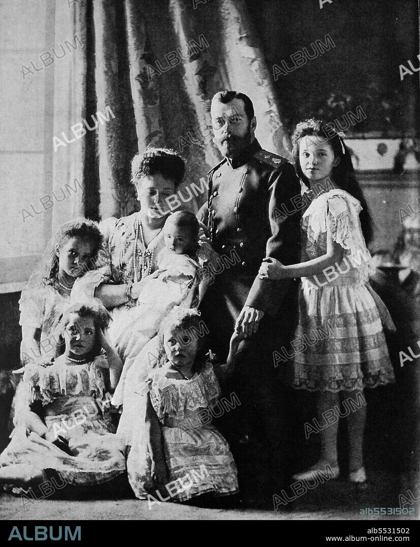 NICOLAS II. ZAR DE RUSIA . 1868 - 1918. EL ZAR CON LA GRAN DUQUESA ANASTASIA Y SUS HIJOS. REPRODUCCION FOTO DE L ÍLLUSTRATION , AÑO 1905.