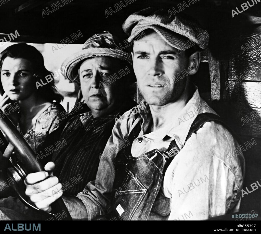 DORRIS BOWDON, HENRY FONDA and JANE DARWELL in THE GRAPES OF WRATH, 1940, directed by JOHN FORD. Copyright 20TH CENTURY FOX.