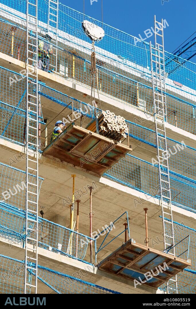 Security System Work RESA. Protection in building work in construction. System that eliminates the possibility of people falling in the works. Homebuilding. Donostia, San Sebastian, Basque Country, Spain.