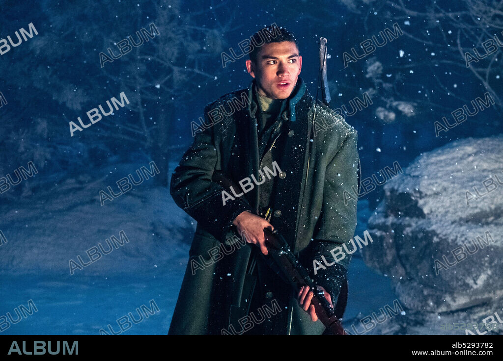 ARCHIE RENAUX in SHADOW AND BONE, 2021, directed by ERIC HEISSERER and LEE TOLAND KRIEGER. Copyright NETFLIX.