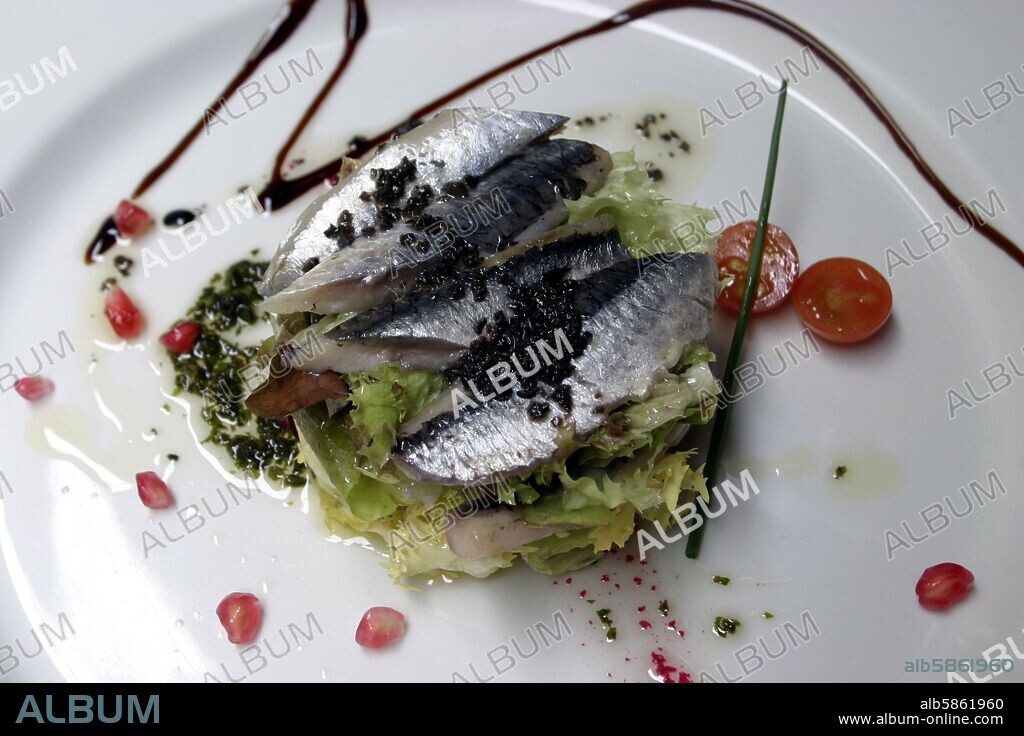 -  - Logroño : Restaurant "La Chatilla de San Agustín";  anchois marinés avec jus de viande riojano et sauce gazpacho de  betterave.