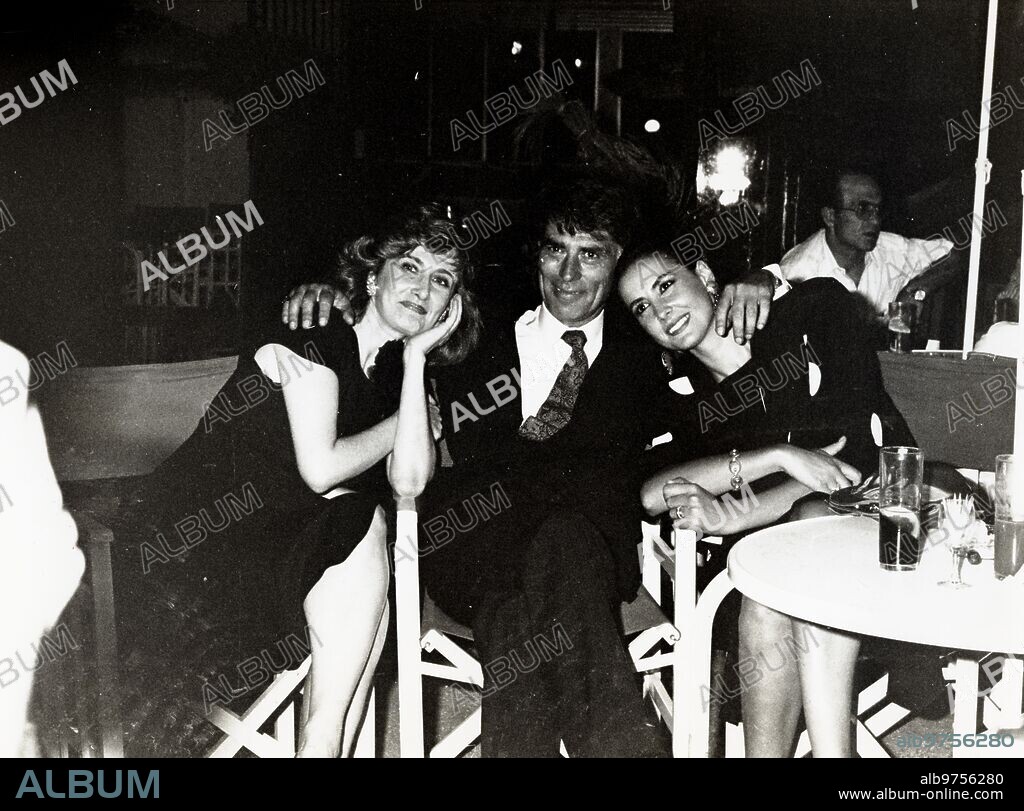 1989. Nieves Herrero, Jesús Hermida and Irma Soriano at the latter's farewell party for the program "In the morning".