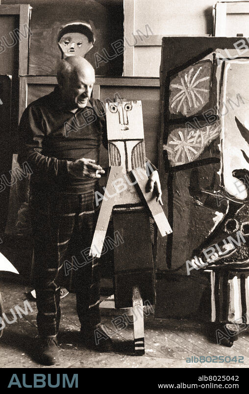 ROGER PIC. Pablo Picasso (1881-1973), Spanish painter born in Malaga (Spain). In his studio in Mougins (France). Ca. 1963.