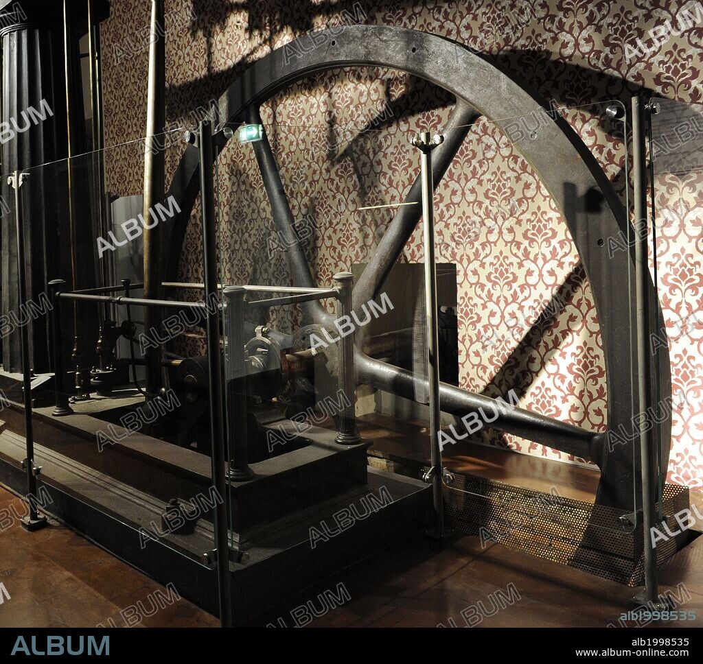 MOTOR DE VAPOR Thomas Horn. Esta máquina fue construida alrededor de 1850 por Thos Hron Enginner Firm en Londres. Se usó en la paine Co. Ltd of St. Neots firm en Cambridge, donde se proporcionó la energía mecánica para el procesamiento de la cerveza de malta. MuseoNacional de la Ciencia y la Tecnología Leonardo Da Vinci. Milán. Italia.
