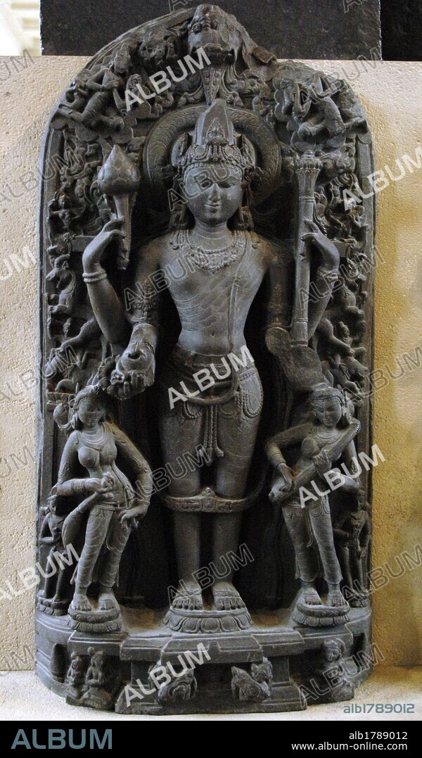 ARTE INDIO. VISHNU, una de las grandes divinidades de la tríada brahmánica. Escultura del s. XI. Bihar. India del Este. Museo Británico. Londres. Inglaterra. Reino Unido.