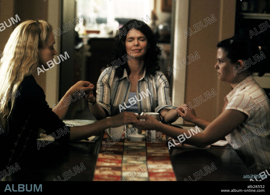 CHLOE SEVIGNY, GINNIFER GOODWIN and JEANNE TRIPPLEHORN in BIG LOVE, 2006 (BIG LOVE-TV), directed by MARK V. OLSEN and WILL SCHEFFER. Copyright HBO / BATZDORFF, RON.
