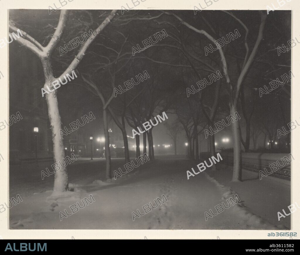 An Icy Night. Artist: Alfred Stieglitz (American, Hoboken, New Jersey 1864-1946 New York). Dimensions: 9.2 x 11.8 cm. (3  5/8  x 4  5/8  in.). Date: 1898, printed 1920-1939.