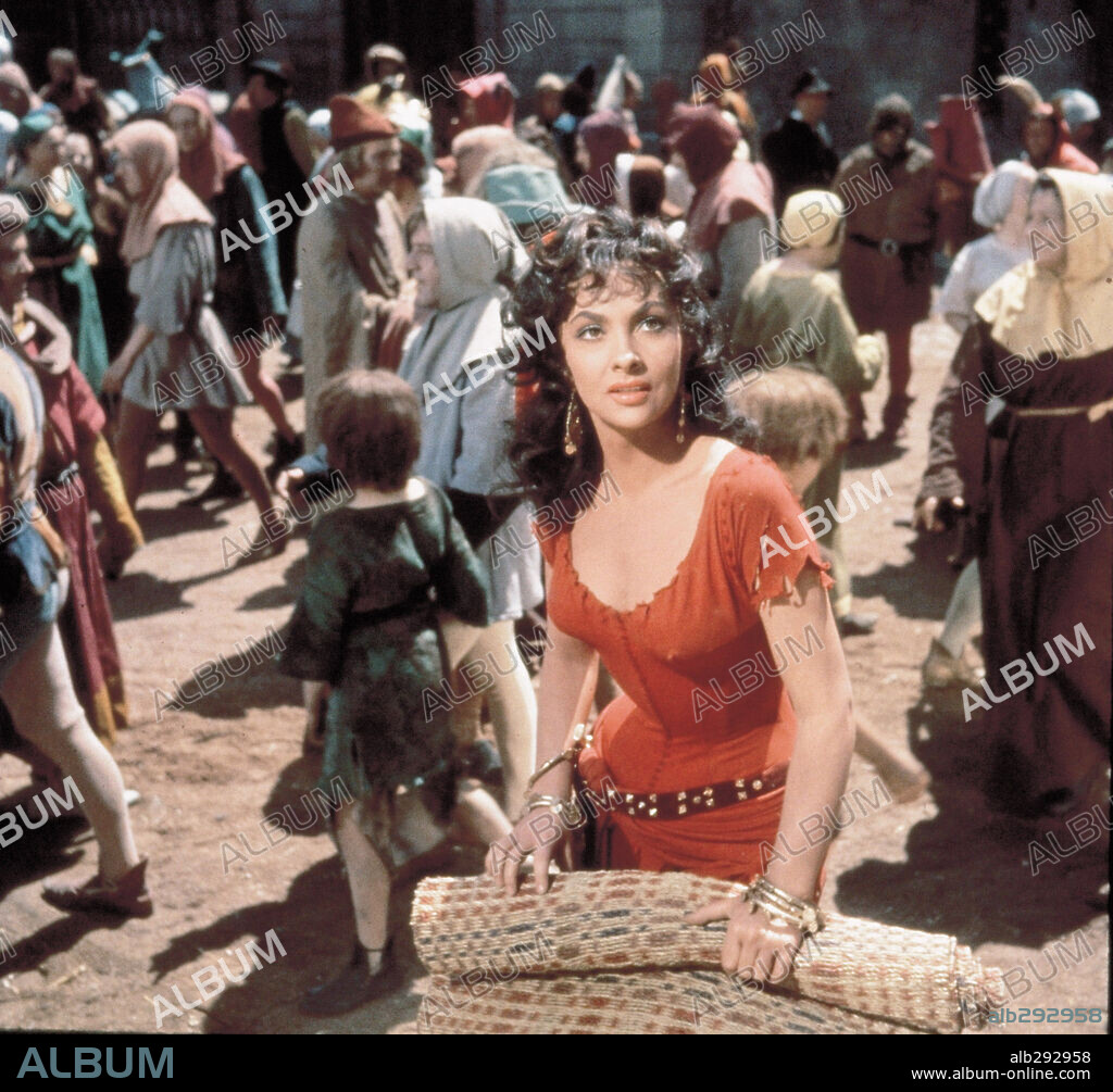 GINA LOLLOBRIGIDA in THE HUNCHBACK OF NOTRE DAME, 1956 (NOTRE DAME DE PARIS), directed by JEAN DELANNOY. Copyright PARIS-FILM PRODUCTIONS/ALLIED ARTISTS.