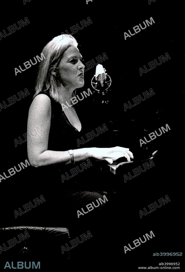 Diana Krall, Canadian jazz pianist and singer, Ronnie Scott's, London, 1998. Krall is known for her contralto vocals. In 2003, she married British musician, Elvis Costello.