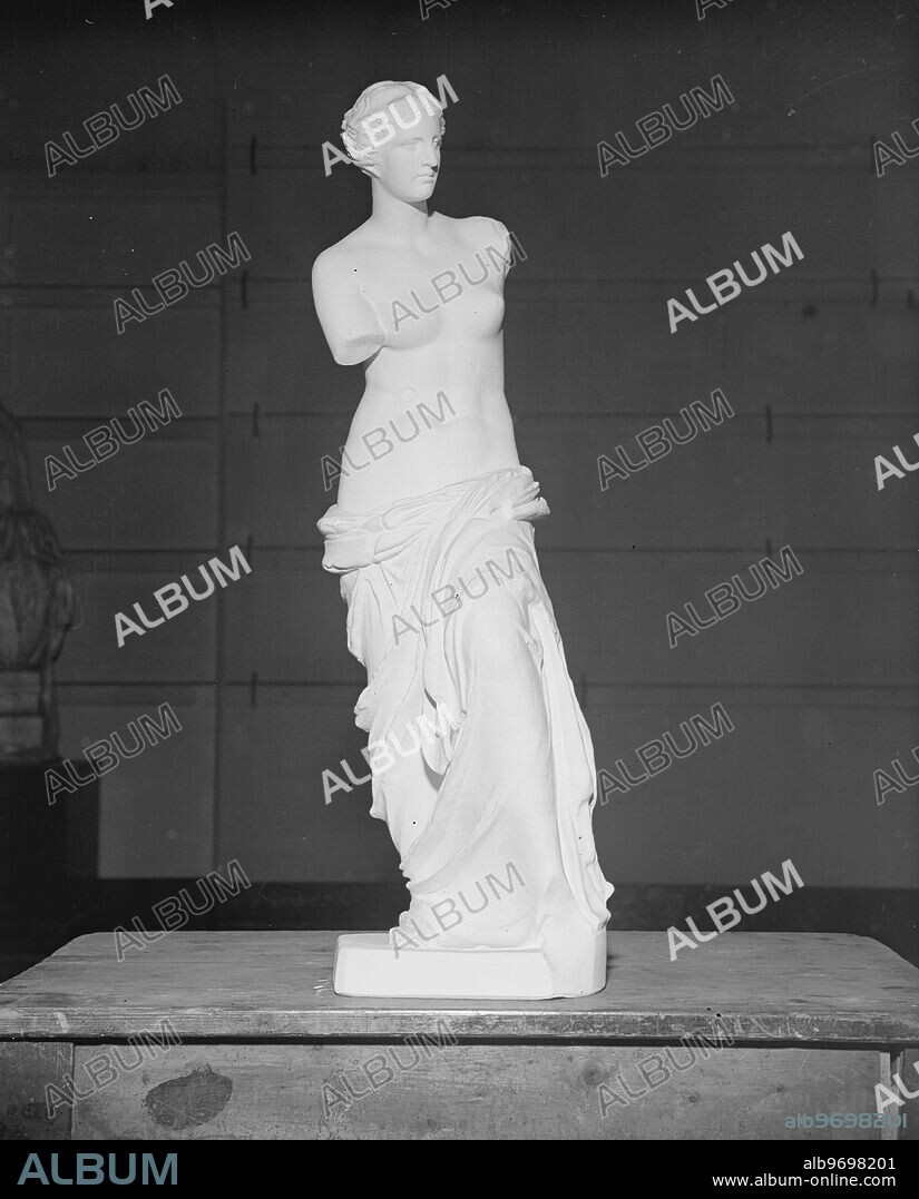 Venus de Milo at the V & A Museum , London , England. 1948.