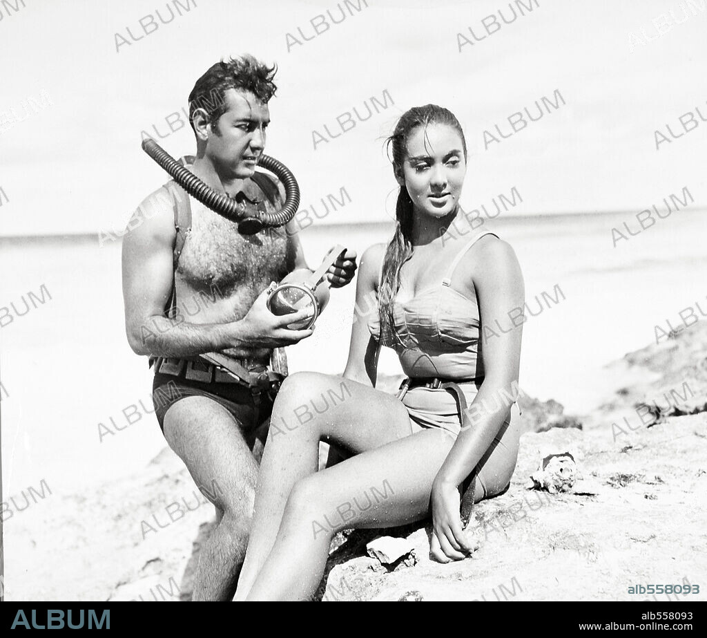 LORENA VELAZQUEZ in UN MUNDO NUEVO, 1956, directed by RENE CARDONA. Copyright C. LATINA AMERICANA.