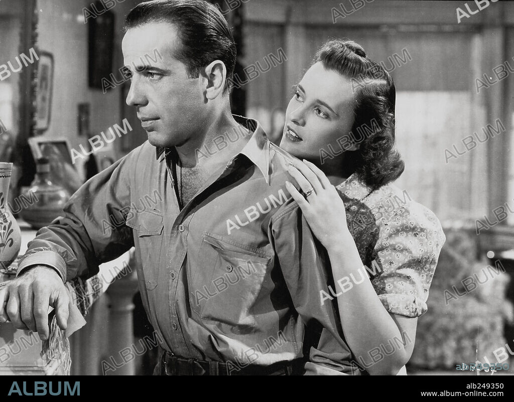 GALE PAGE and HUMPHREY BOGART in THEY DRIVE BY NIGHT, 1940, directed by RAOUL WALSH. Copyright WARNER BROTHERS.