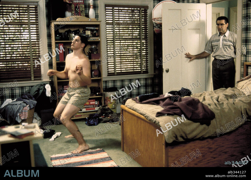 EUGENE LEVY y JASON BIGGS en AMERICAN PIE, 1999, dirigida por PAUL WEITZ. Copyright UNIVERSAL PICTURES / TEPPER, RANDY.