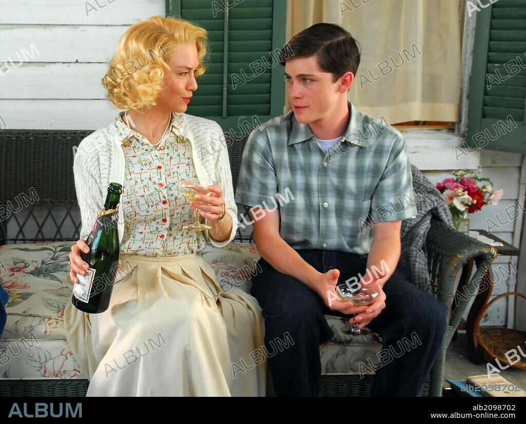 LOGAN LERMAN and RENEE ZELLWEGER in MY ONE AND ONLY, 2009, directed by RICHARD LONCRAINE. Copyright HERRICK ENTERTAINMENT.