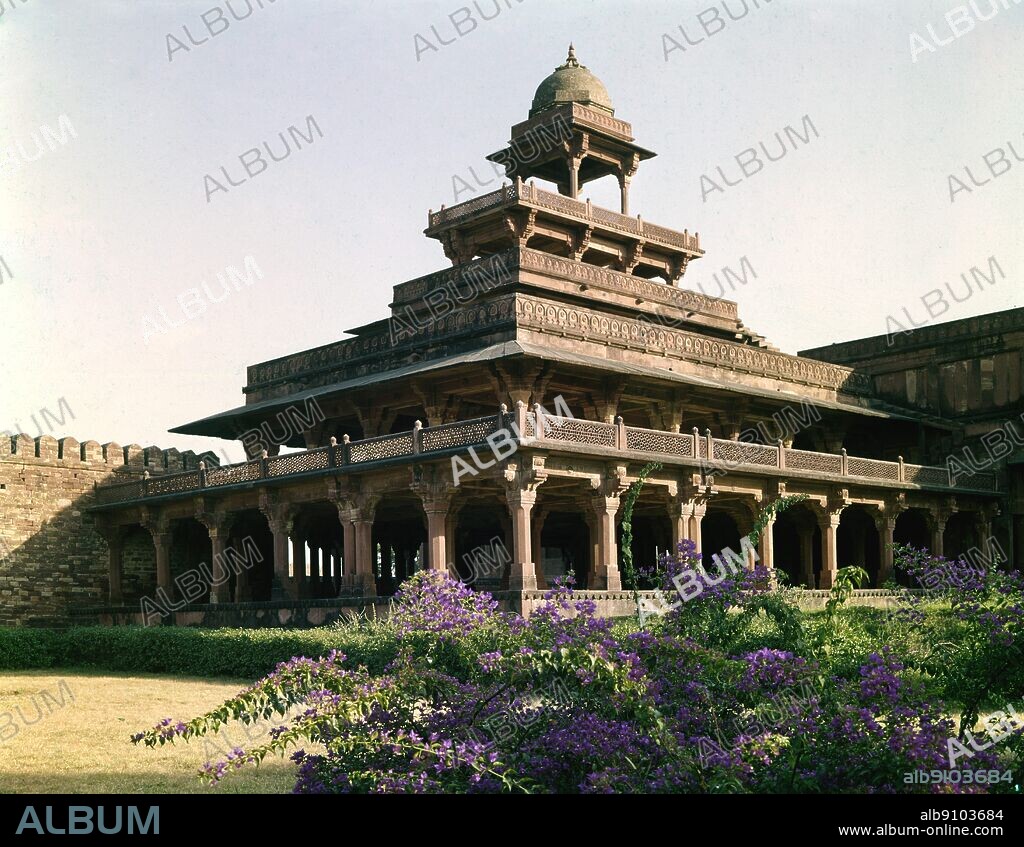 The Panj Mahal at Fatehpur Sikri built by Akbar in 1580 - Jalal-ud-din Mohammed Akbar (1542-1605) was the third Mogul emperor of India. ©TopFoto.