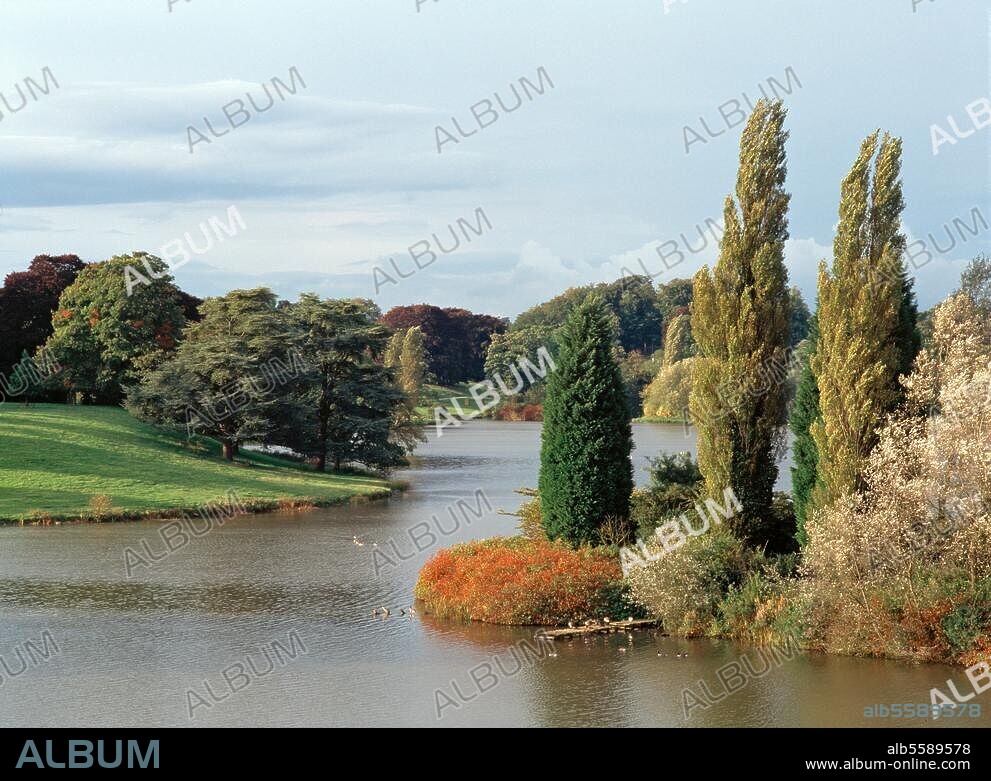 Blenheim Palace / Seelandschaft von Capability Brown © Florian Monheim Format / Filmsize: 6 × 9 cm.
