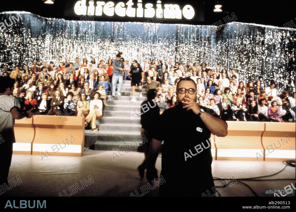 ALEX DE LA IGLESIA en MUERTOS DE RISA, 1999, dirigida por ALEX DE LA IGLESIA. Copyright LOLAFILMS.
