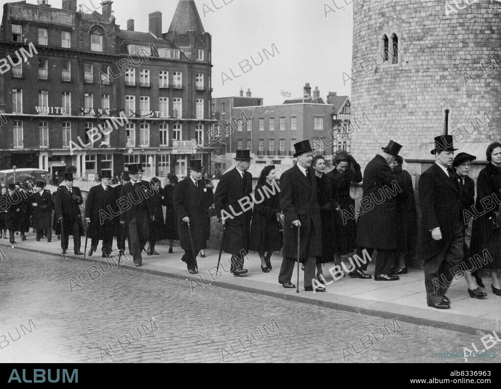 Some of the Mourners arriving at Windsor Castle for Queen Mary's funeral service at St. George's Chapel today. March 31, 1953. (Photo by Daily Mirror).