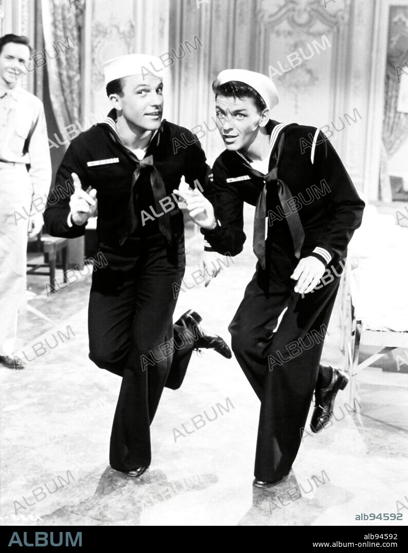 FRANK SINATRA y GENE KELLY en LEVANDO ANCLAS, 1945 (ANCHORS AWEIGH), dirigida por GEORGE SIDNEY. Copyright M.G.M.