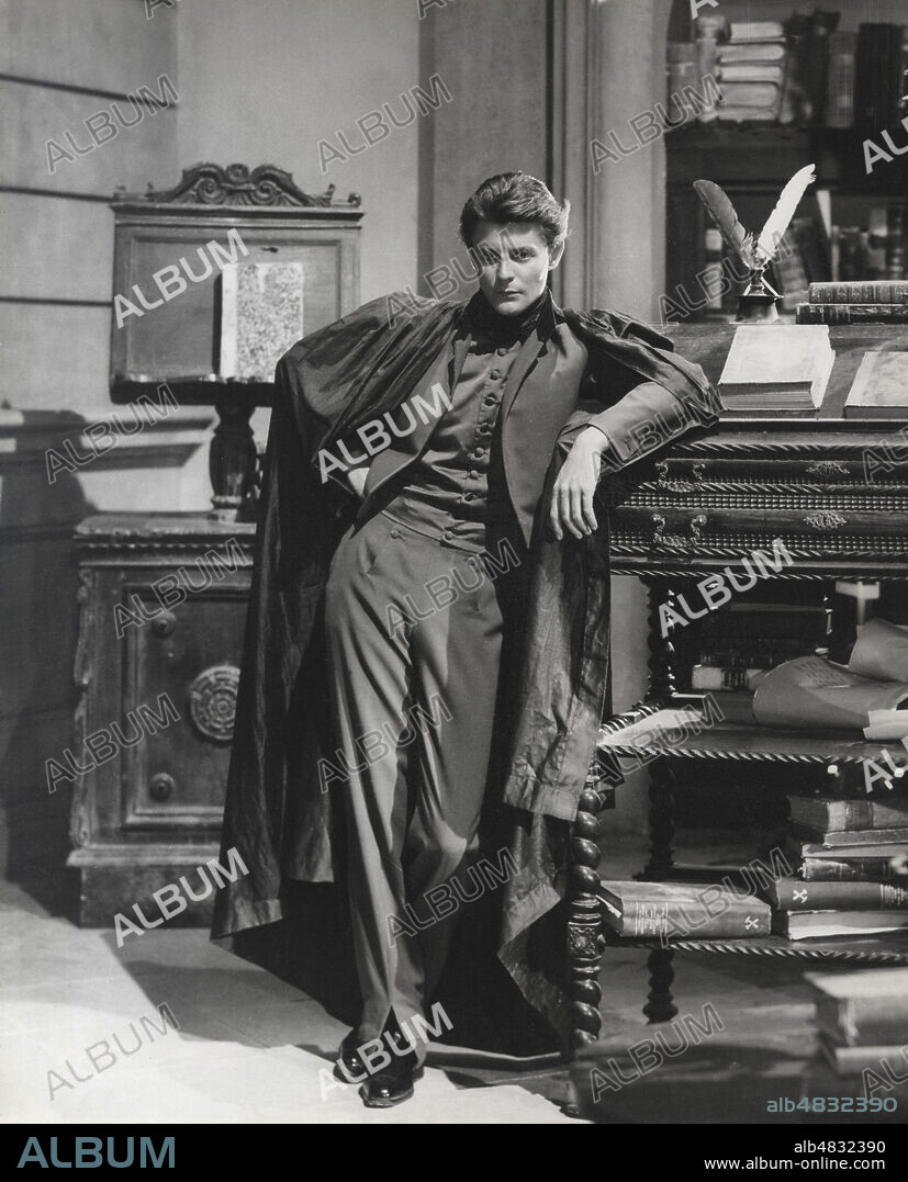 Gerard PHILIPE (1922-1959) dans le role de Julien Sorel dans le film Le rouge et le noir realise en 1940 par Claude AUTANT-LARA (1903-2000) d'apres le roman de STENDHAL (1783-1842). Credit : Collection KHARBINE-TAPABOR.
