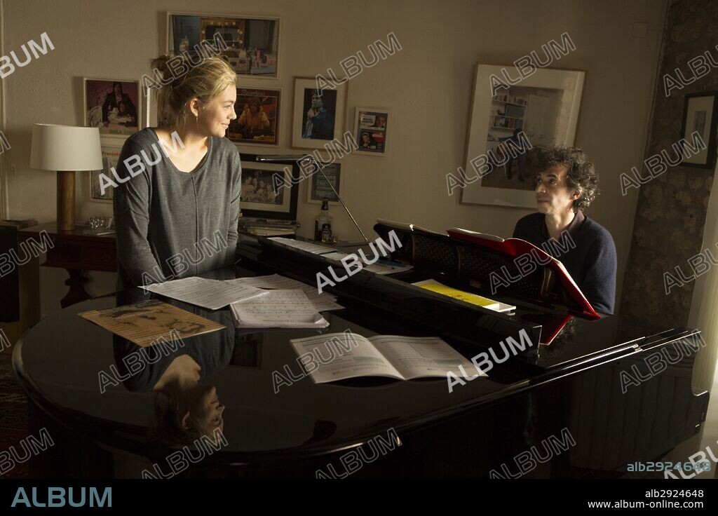 ERIC ELMOSNINO et LOUANE EMERA dans LA FAMILLE BELIER, 2014, réalisé par ERIC LARTIGAU. Copyright JERICO.