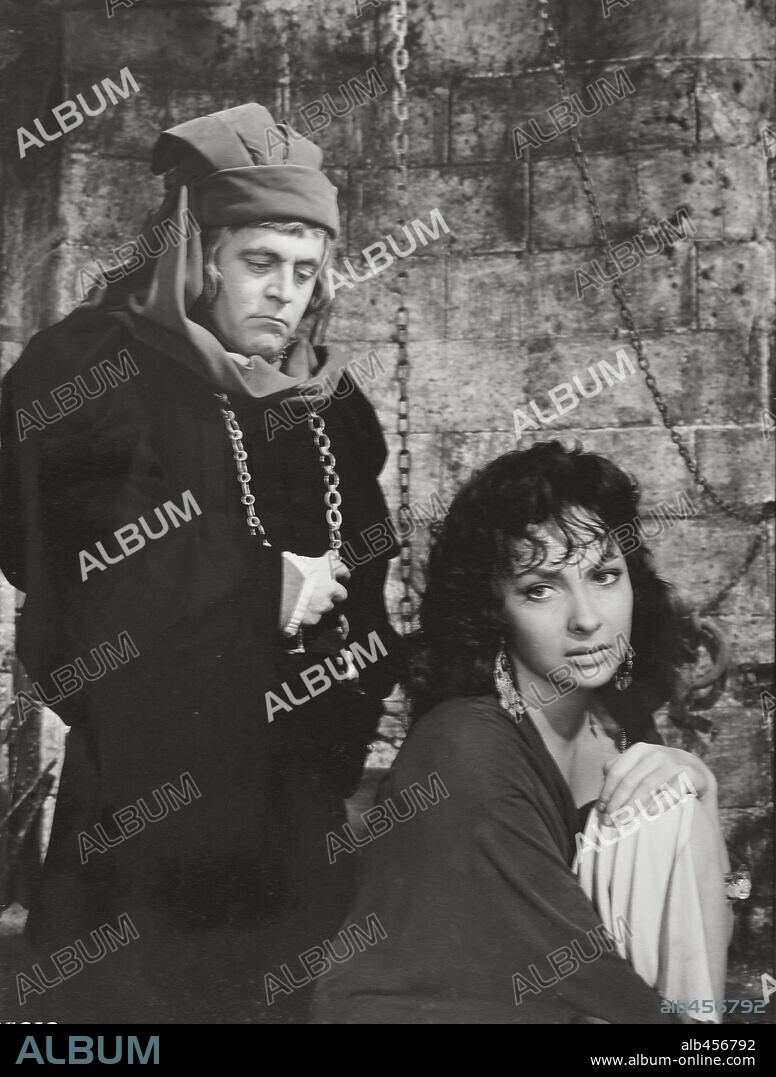 GINA LOLLOBRIGIDA und ROBERT HIRSCH in DER GLÖCKNER VON NOTRE DAME, 1956 (NOTRE DAME DE PARIS), unter der Regie von JEAN DELANNOY. Copyright PARIS-FILM PRODUCTIONS/ALLIED ARTISTS / VOINQUEL, RAYMOND.