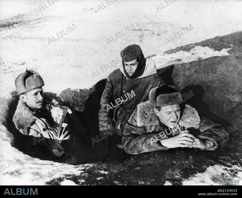 Walter ulbricht (left) and erich weinert (right) talk to german soldiers on the front line facing stalingrad during world war 2.