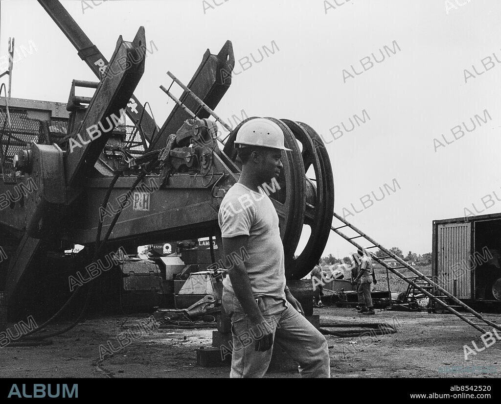 STOCKHOLM 19820223 : LAMCO, Liberian American Swedish Mining Company, liberianskt-amerikanskt-svenskt gruvföretag som bröt järnmalm i norra Liberia vid Nimbamassivet. Många svenskar arbetade där under 1960-1980-talet. Gränges avslutade sitt engagemang i Lamco 1983, och 1989 lades gruvdriften ned.. Foto: MATS HALLGREN / SCANPIX / Kod: 3000. ** SVD OUT **.