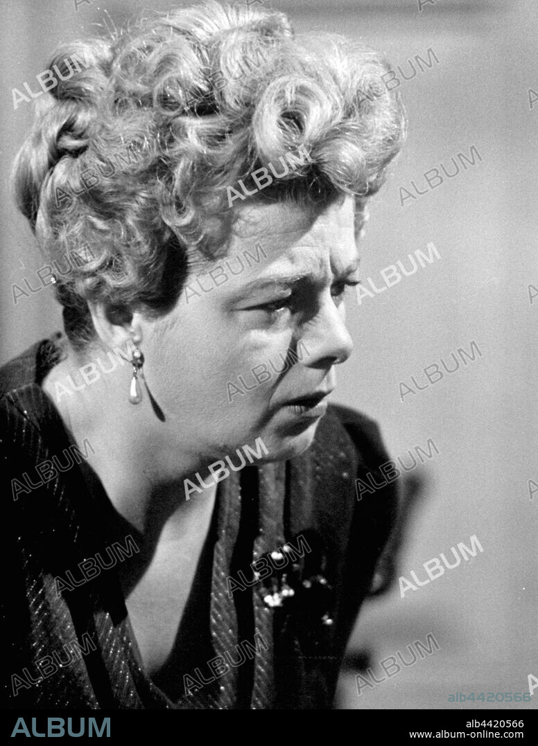 SHELLEY WINTERS in THE DIARY OF ANNE FRANK, 1959, directed by GEORGE STEVENS. Copyright 20TH CENTURY FOX.