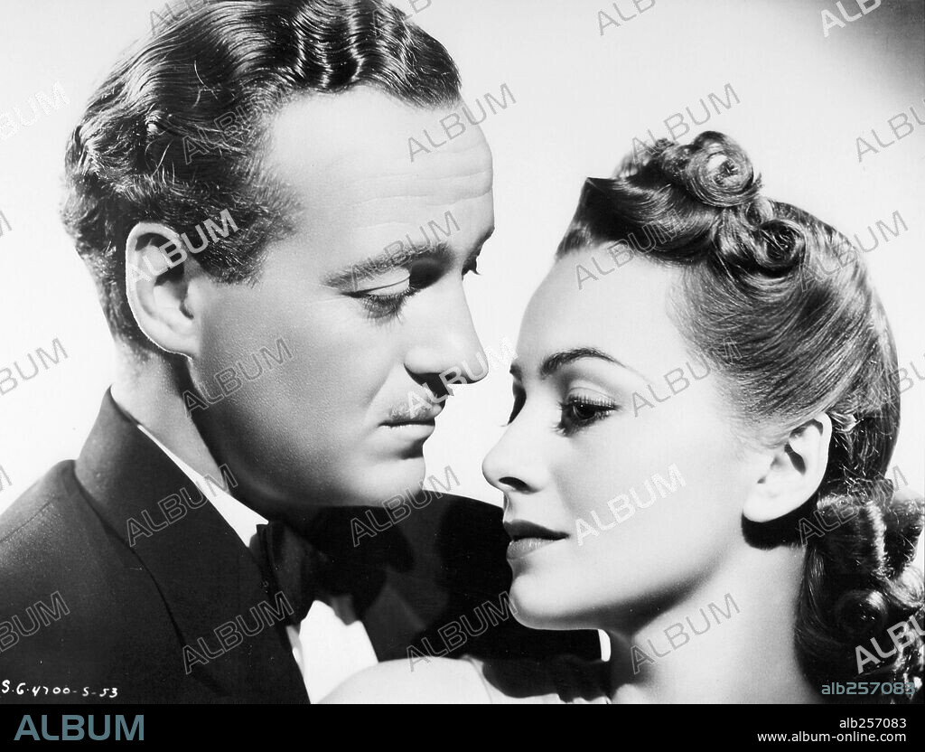 DAVID NIVEN and OLIVIA DE HAVILLAND in RAFFLES, 1939, directed by SAM WOOD. Copyright UNITED ARTISTS.
