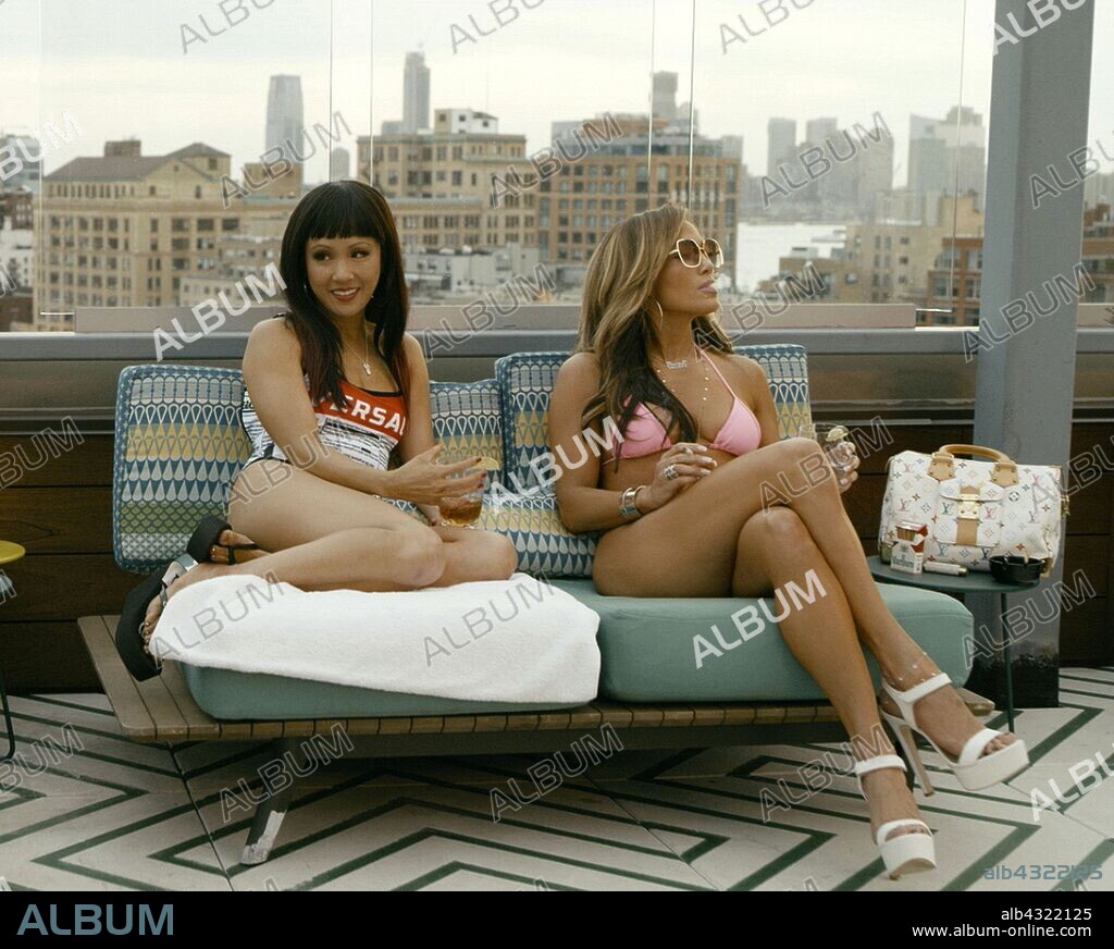 CONSTANCE WU and JENNIFER LOPEZ in HUSTLERS, 2019, directed by LORENE SCAFARIA. Copyright NUYORICAN PRODUCTIONS/STX FILMS.