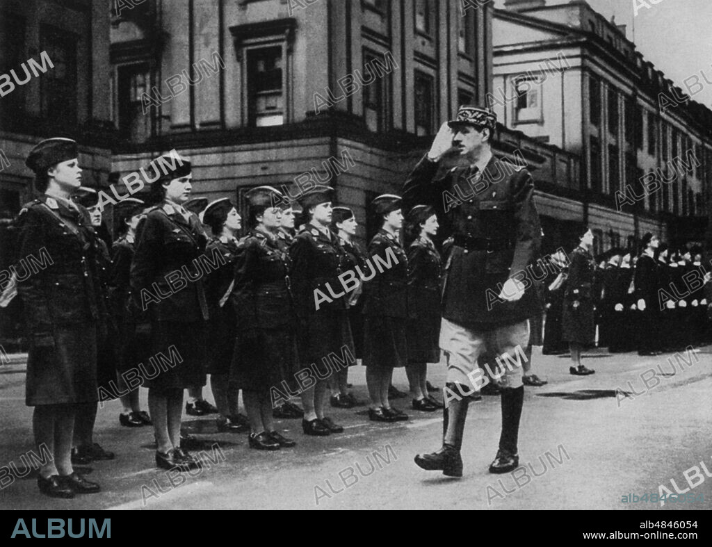 II WORLD WAR First formations in London of 'Free France'. General Charles De Gaulle (November 22, 1890 - November 9, 1970), creator and head of the French Liberation Organization, reviews an auxiliary unit. United Kingdom, 1940.