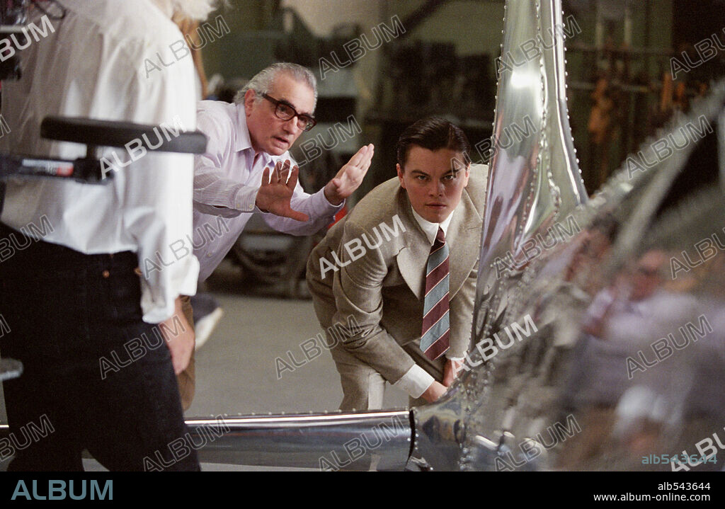 di caprio und Martin Scorsese. Leonardo DiCaprio und MARTIN SCORSESE in AVIATOR, 2004 (THE AVIATOR), unter der Regie von MARTIN SCORSESE. Copyright MIRAMAX FILMS / COOPER, ANDREW.