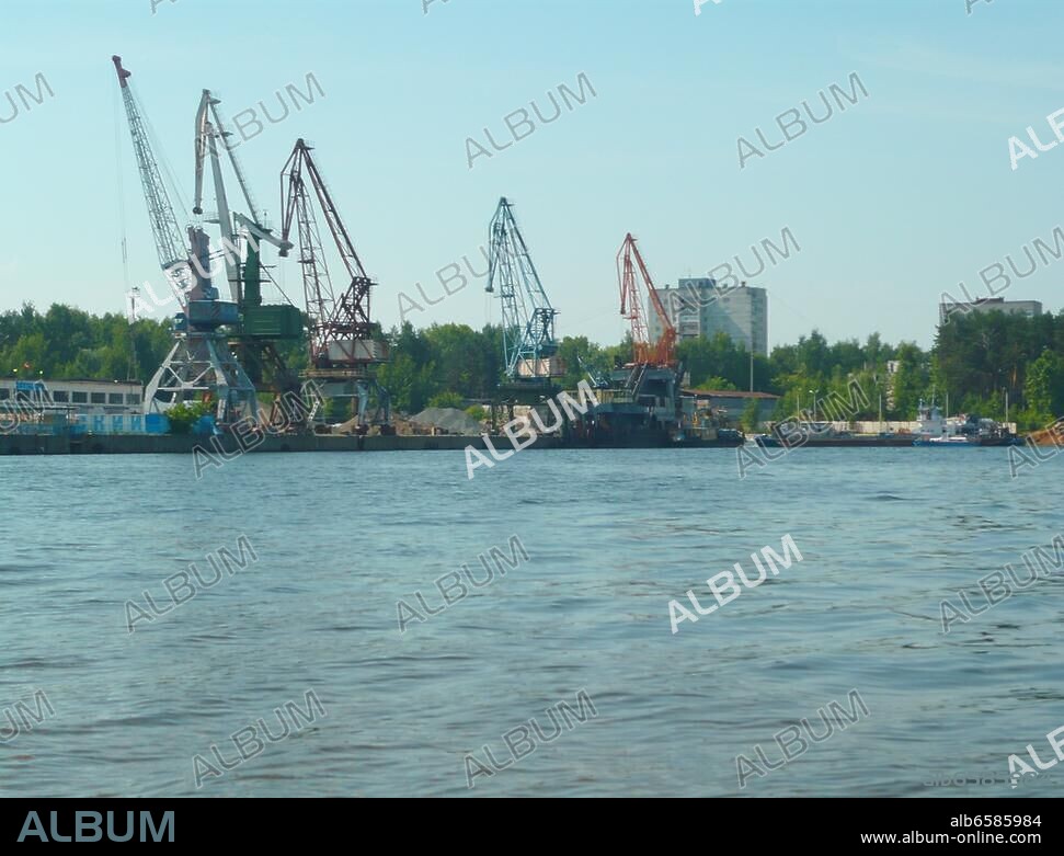 Region Perm, Fluss Kama, Wotkinsker Stausee, Stadt Tschaikowski, Frachthafen.