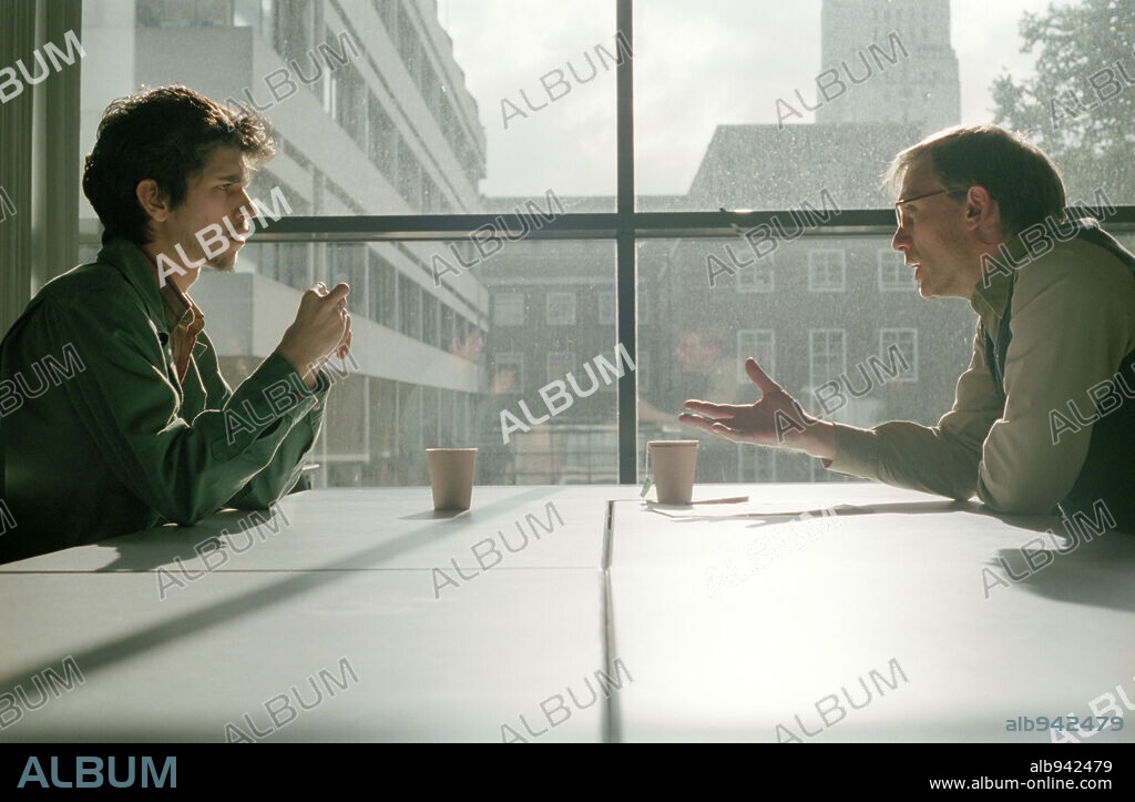 DANIEL CRAIG in ENDURING LOVE, 2004, directed by ROGER MICHELL. Copyright PARAMOUNT CLASSICS.