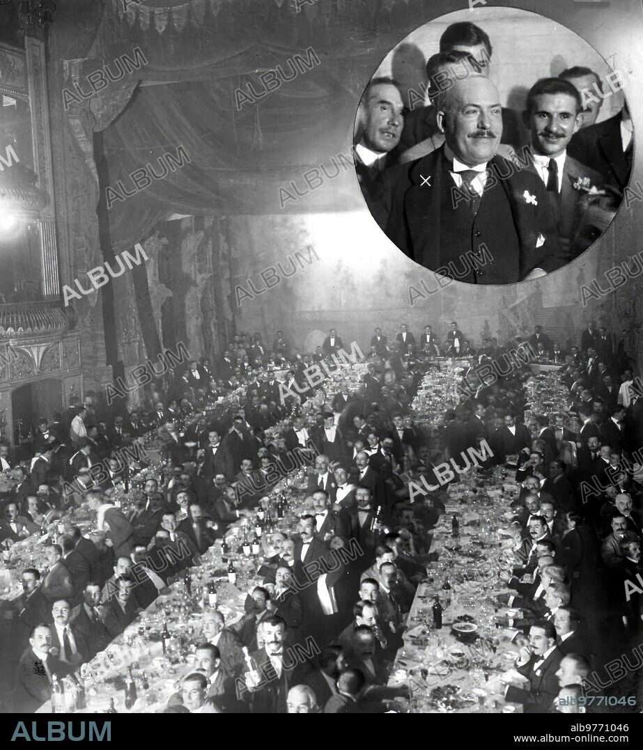 1916. El homenaje de la unión comercial de Sevilla A nuestro Director. Aspecto que Ofrecía el teatro de san Fernando durante el espléndido banquete con que Fue agasajado D. Torcuato Luca de Tena. En Círculo, nuestro Director (X), al terminar la fiesta.