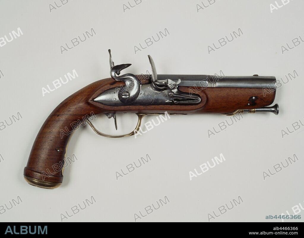 Equestrian pistol with flint lock, Small equestrian pistol with flint lock, part of torque. Smooth running, partly octagonal, partly round. Steel visor grain, no keep. Five rings. The pistols have copper fittings and are marked on the round lock plate, although very worn: CO ... achet à Delft, on the barrel under the LG (= Liège) drawer. A little decorated tombbak batter. Steel loading stick. Two small side plates. The drawer of one pistol of couple is inlaid with silver thread, Netherlands, anonymous, Delft, c. 1750 - c. 1800, loop, slotplaat, kolfplaat, trekkerbeugel, lade, kolf, l 24.5 cm l 12 cm d 14.7 mm.
