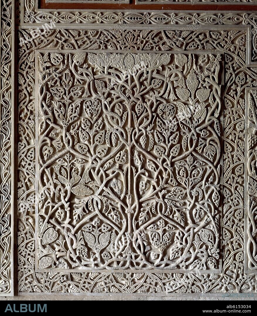 DECORACION FLORAL DEL SALON RICO DEL PALACIO DE MADINAT AL-ZAHRA.