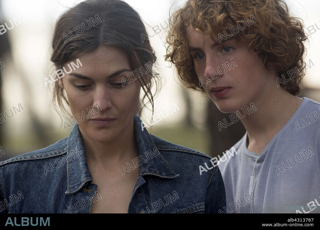 JULES PORIER y MARTA NIETO en MADRE, 2019, dirigida por RODRIGO SOROGOYEN. Copyright AMALUR PICTURES/ARCADIA MOTION PICTURES/CABALLO FILMS/LE PAC / PAVO, MANOLO.