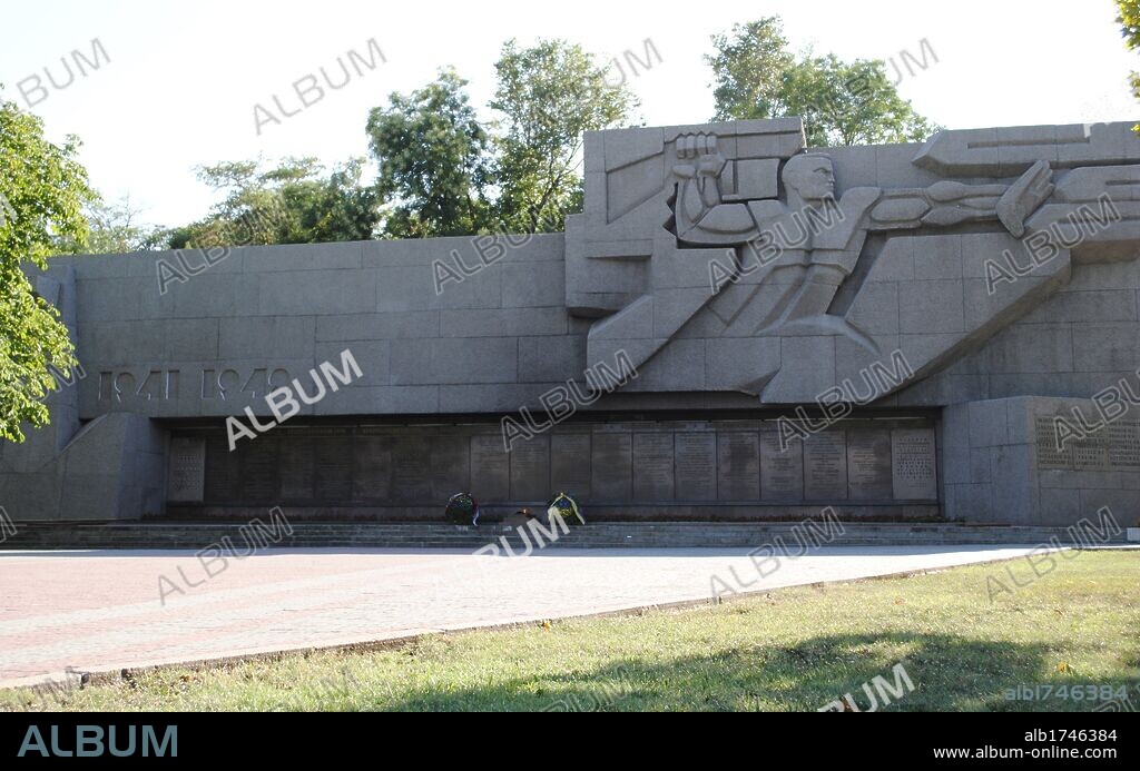 Ukraine. Sevastopol. Memorial to the Heroic Defense of Sevastopol 1941-1942. By I. Fialko and V. Yakovlev. 1967. Detail.