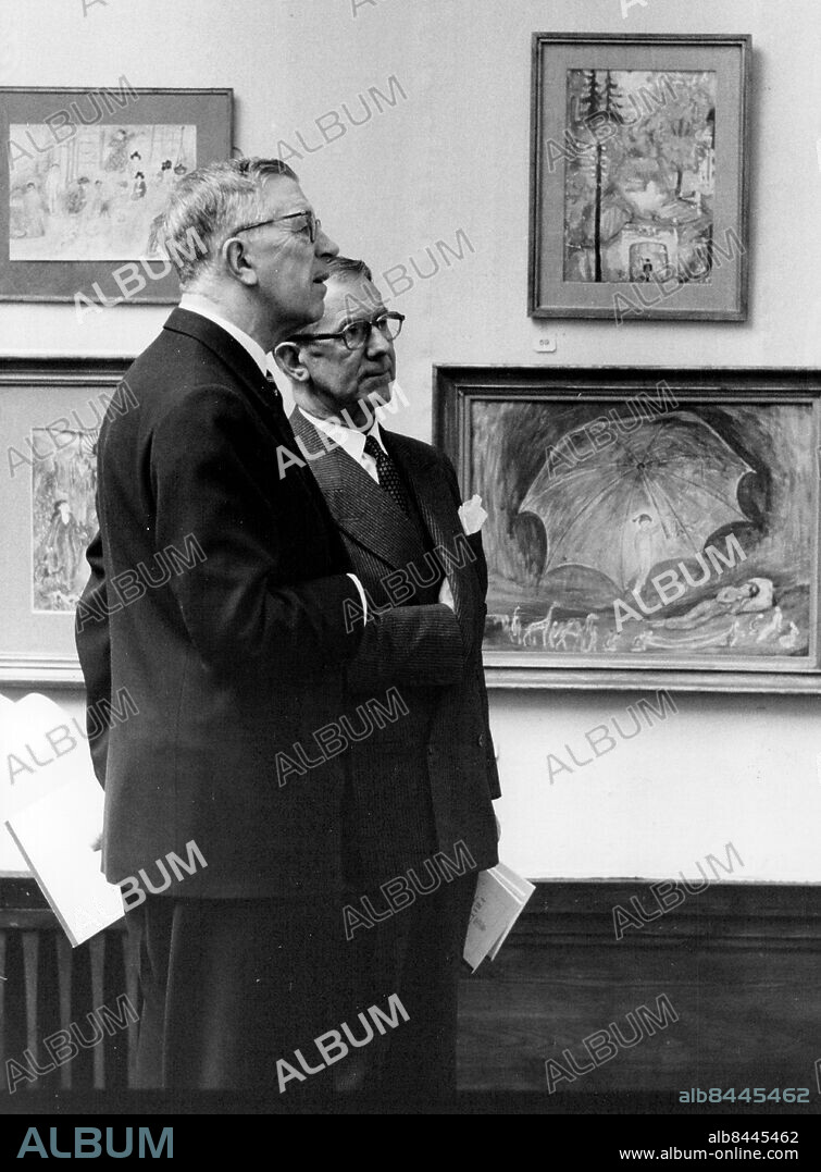 Stockholm 1955-03-25. Kung Gustaf VI Adolf och Otte Sköld på Nils Dardel-utställningen på Liljevalchs. Foto: SvD / TT / kod 12014.