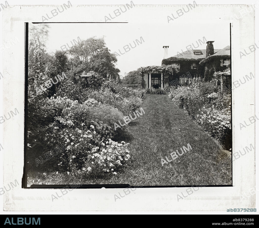 FRANCES BENJAMIN JOHNSTON. Dr. Frederick Kellogg Hollister house, Lily Pond Lane, East Hampton, New York, 1915 or 1916. House Architecture: Albro & Lindeberg, 1908. Landscape: Harriet Shelton (Mrs. Frederick K.) Hollister.